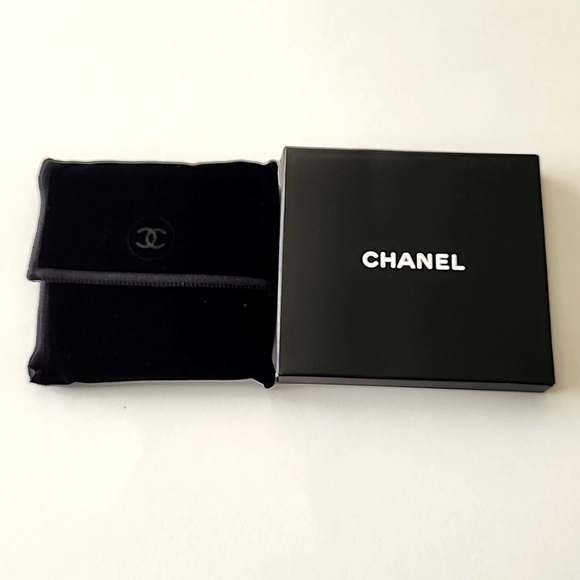 Chanel Compact Mirror - Picture 5 of 5